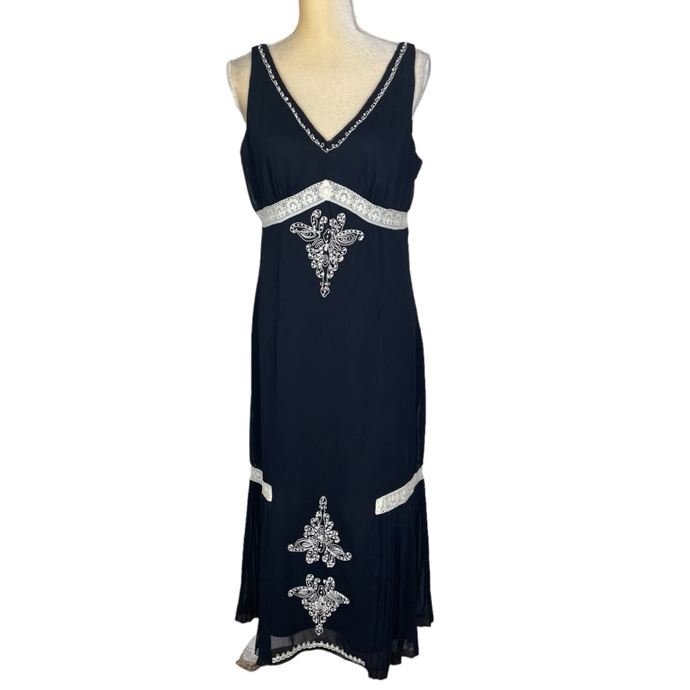 Erin B Black Sleeveless Dress Empire Waist V Neck Dress with Embroidery Size 10